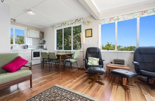 Tirohanga House | Beach Bach on the Dune Trails