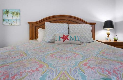 Naples Park House | Beach Bike Ride Salt Water Pool Sleeps 10