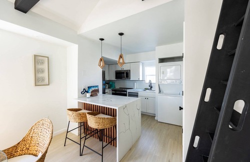 Gold Coast House | Beach Block-1min Walk-Luxury-The Reef Upstairs