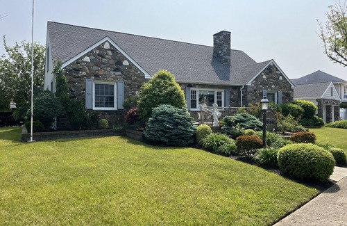 A-Zone House | Beach block single family home 5 minute walking distance to the beach. Pets ok