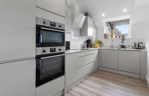 Teignmouth Apartment | Beach breeze, Sea view, Central location