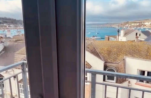 Teignmouth Apartment | Beach breeze, Sea view, Central location