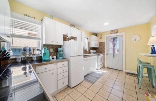 North Carolina Coast Cottage | Beach Cabin - perfect for your family getaway! Pet Friendly! by RedAwning