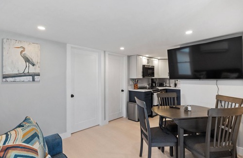 Hampton Condo | Beach Condo 5 Min Walk to Beach, Shops, Boardwalk