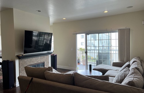 Hermosa Beach Condo | Beach Condominium- 3 blocks to beach