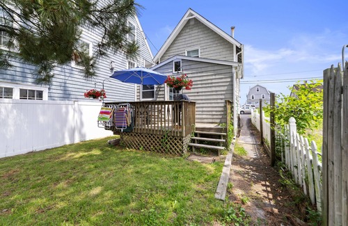 Milford House | Beach Cottage close to Silver Sands State Park
