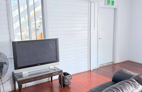 Emu Park Apartment | Beach Dorm accommodation with shared toilet & shower