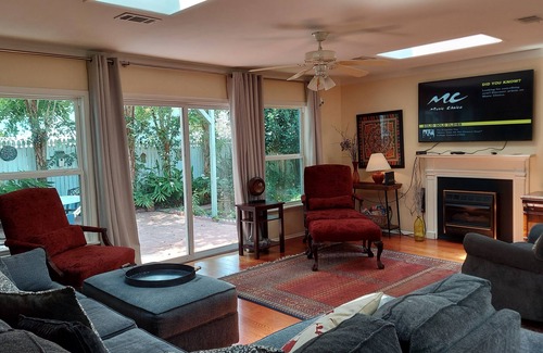 Biloxi House | BEACH & DOWNTOWN 5 BLOCKS, COURTYARD WITH GRILL, FULL HOUSE GENERATOR, 4 BIKES