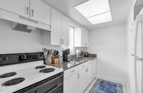 Sarasota Apartment | Beach Escape 2BR on Lido Key w/Free Parking and steps to St Armands Circle