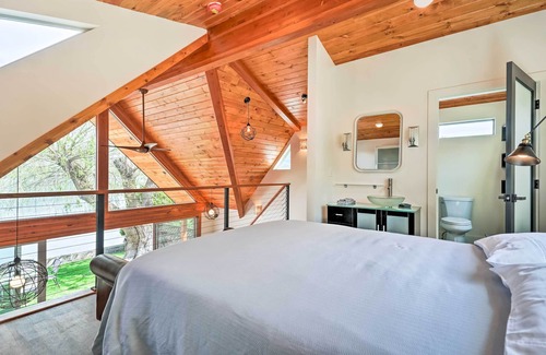 Oroville Apartment | Beach Escape: Scenic Osoyoos Lake Chalet!