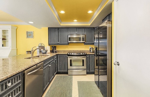 Punta Rassa Condo | Beach front 1b/1b condo. Amazing Sunsets and Resort Amenities