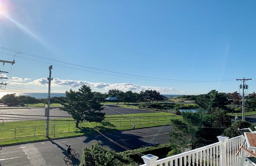 Long Branch House | Beach front. 3,800 sq ft, modern, and bright.