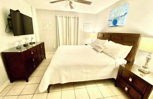 Destin Resort | Beach Front condo, 3 pools private balcony,Free parking best Views,Tennis courts