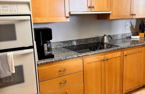 Alamitos Beach Condo | Beach front Condo with Direct access to the beach