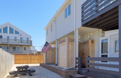 Dennis Cottage | Beach Front Cottage on Mayflower Beach