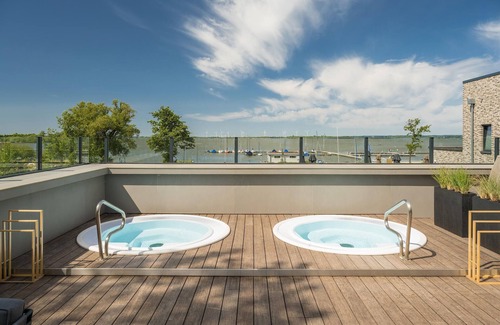 Lembruch Apartment | Beach front apartment