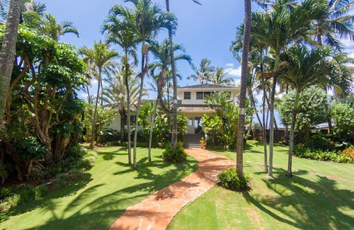 Haleiwa House | Beach-front Estate - North Shore, private setting, close to Haleiwa & surf spots
