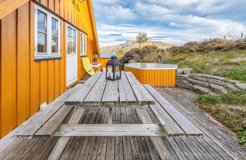 Sande House | Beach front home in Kvamsøy