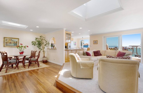 Capitola Condo | BEACH FRONT LUXURY VENETIAN - 2 Jacuzzi Tubs - 2 Parking Passes - BBQ