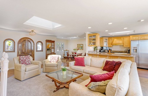 Capitola Condo | BEACH FRONT LUXURY VENETIAN - 2 Jacuzzi Tubs - 2 Parking Passes - BBQ
