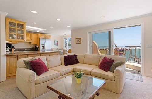 Capitola Condo | BEACH FRONT LUXURY VENETIAN - 2 Jacuzzi Tubs - 2 Parking Passes - BBQ