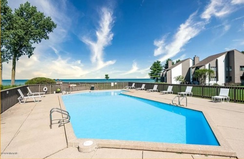 South Haven Condo | Beach Front, Pool, Short walk to Downtown. Look No more! Peaceful Paradise