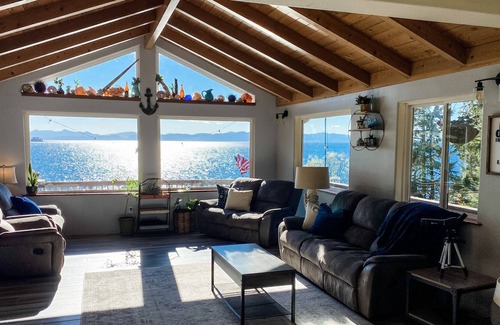 Ketchikan House | Beach Front Spacious Home-Whale watch from the deck!