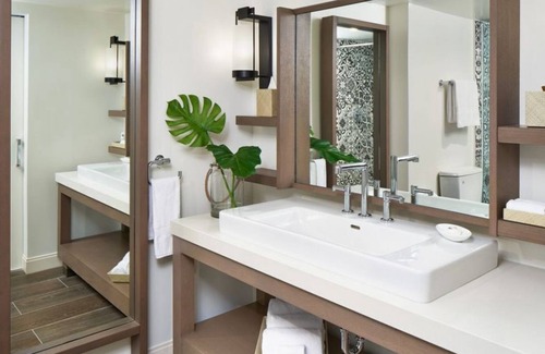 Rock Harbor Resort | Beach Getaway! Pool, Private Beach Access, Near Beach Road, Free Parking!