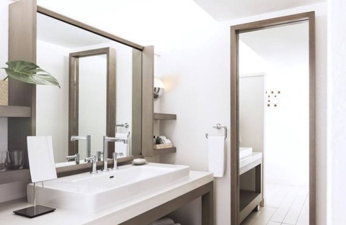 Rock Harbor Resort | Beach Getaway! Pool, Private Beach Access, Near Beach Road, Free Parking!