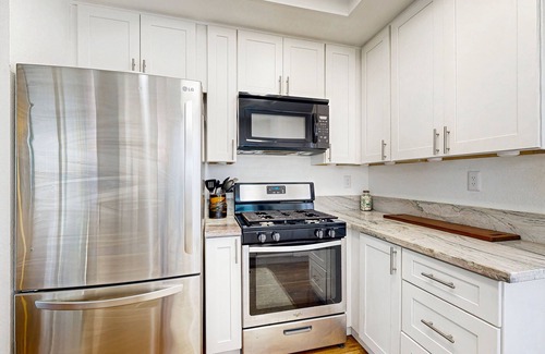 Aviara Cottage | Beach Getaway with Furnished Patio & Full Kitchen + Shared Pool & Spa