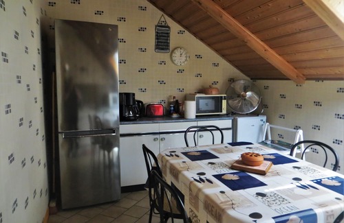 Serignan Apartment | Beach - great 100 sq.m apartment, 3 bedrooms, enclosed garden, parking, quiet setting