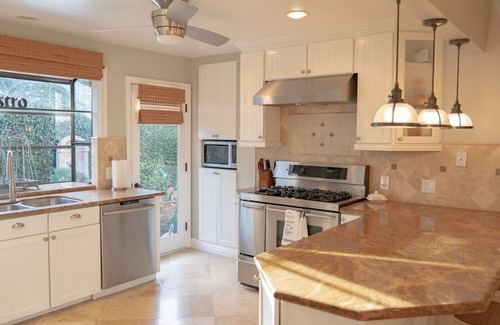 Santa Ana Heights House | Beach Home with Pool, Jacuzzi, Housekeeping Included. Hosted by @Worldstompers