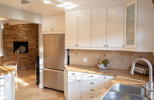 Santa Ana Heights House | Beach Home with Pool, Jacuzzi, Housekeeping Included. Hosted by @Worldstompers