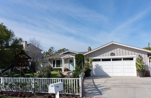Santa Ana Heights House | Beach Home with Pool, Jacuzzi, Housekeeping Included. Hosted by @Worldstompers
