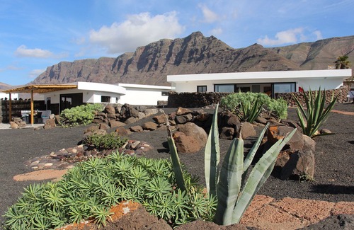 Urbanizacion Famara Villa | Beach House Daida with whirlpool in fantastic location in the Famara Nature Park