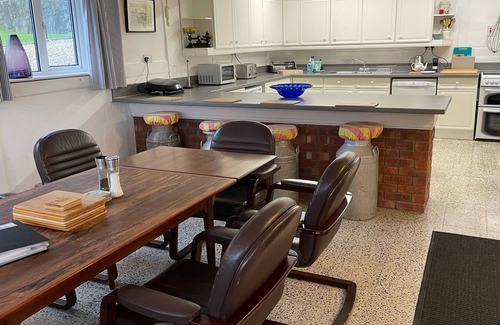 Lee House | Beach House directly on the Sea front DEEP STEAM CLEANED AND SANITISED