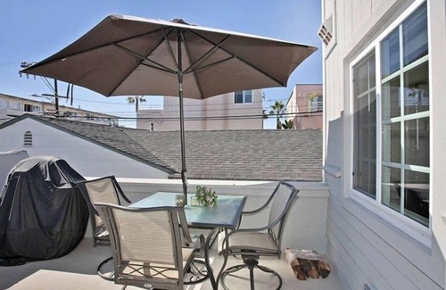 South Mission Beach House | Beach House in Sunny South Mission Beach - Dover Ct.