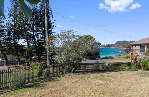 Narrawallee House | Beach House on Booth