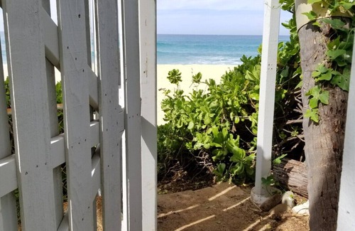 Makaha House | BEACH HOUSE on Scenic Makaha Beach with Free High Speed WIFI and Onsite Parking