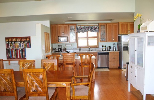 Kahaluu Bay House | Beach House: Oversized Lanai with Indoor/Outdoor Flow. EZ Stroll to Magic Sands!
