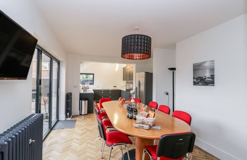 Bridlington Cottage | BEACH HOUSE, pet friendly, character holiday cottage in Bridlington