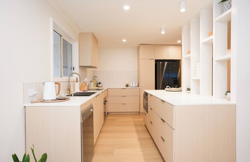 Capel Sound House | Beach House: Steps to Sand!