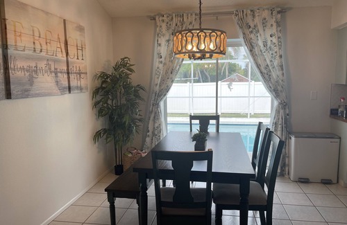 South Venice House | Beach House Venice-Lovely home w/Pool-Mins to Beaches for Shark Tooth Hunting!