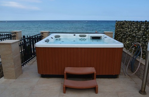 Fontane Bianche House | Beach house/villa in Fontane Bianche, Syracuse, directly by the sea with Jacuzzi