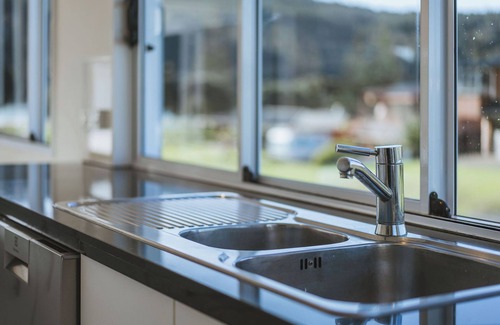 Whangamata House | BEACH HOUSE Whangamatā (MAX) BeachHouse incl Apartment - Waterviews