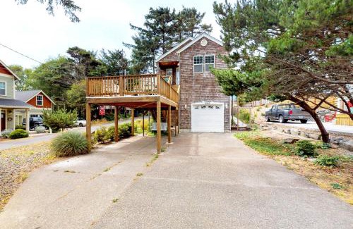 Nelscott House | Beach house with a park