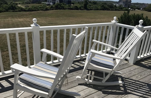 New Shoreham House | Beach is just steps away! Private path from upscale family home! Booking 2025!