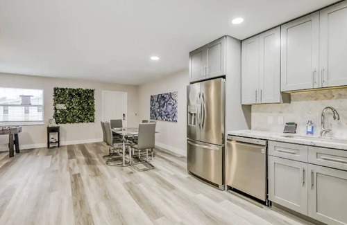 Florida North Atlantic Coast Condo | Beach Island Access | Dog Friendly | Kitchen | Hot Tub