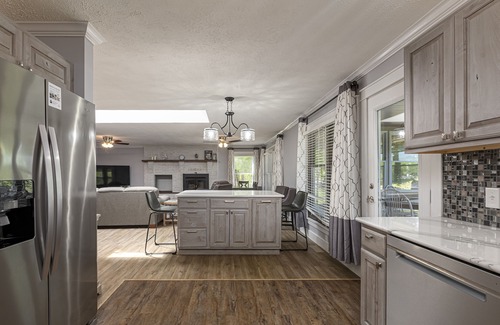 Wolf Creek House | Beach Lakefront, Easy Water Access Kayaks