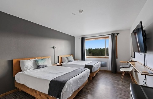 Long Beach Hotel | Beach Lover's Paradise! Indoor Pool, 2 Relaxing Units near Long Beach Peninsula!